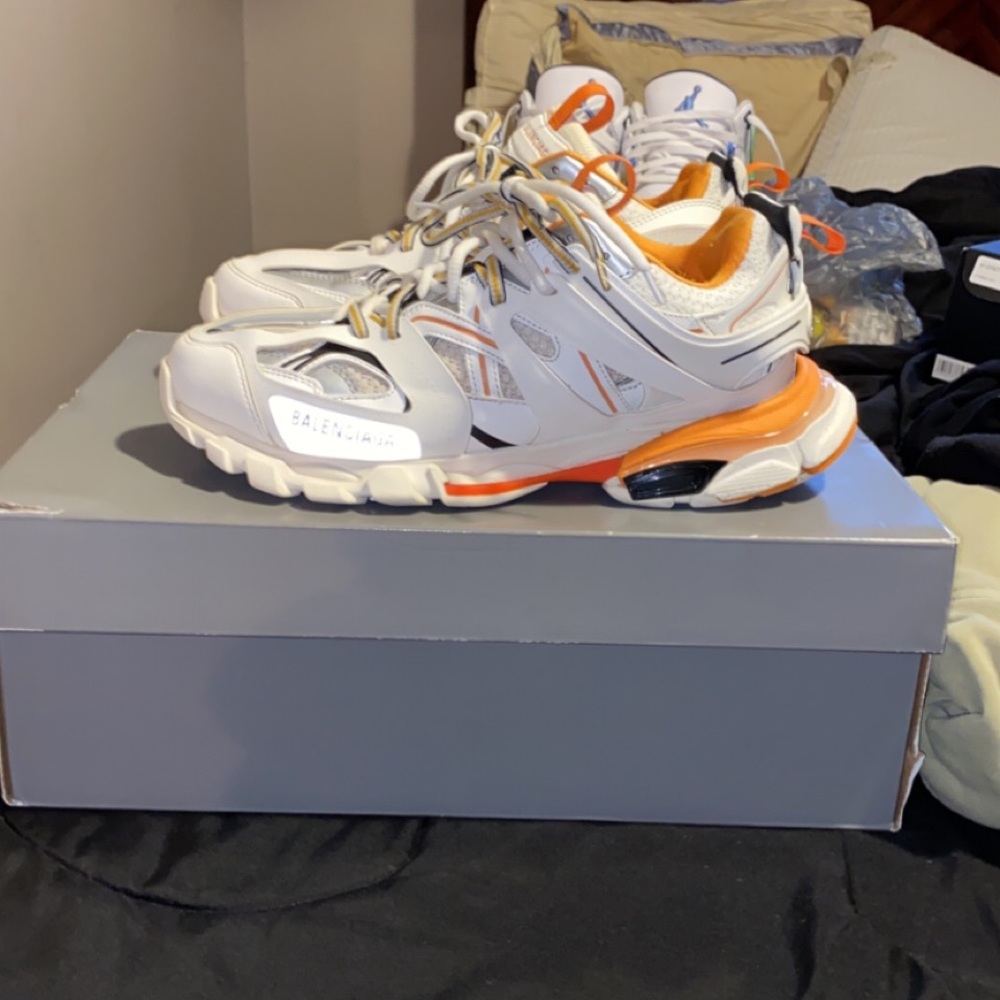 Balceniaga track runners